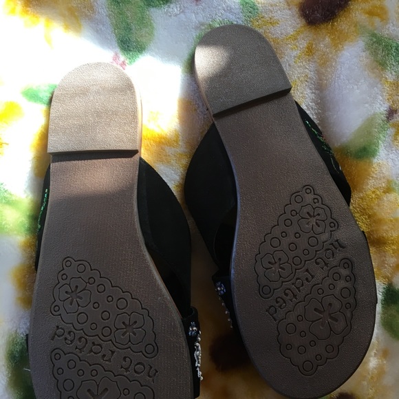 Sandals - Picture 4 of 4
